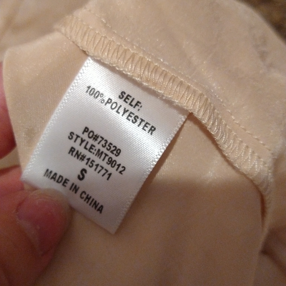 Le Lis Collection Slinky Button Down Blouse - Picture 7 of 7